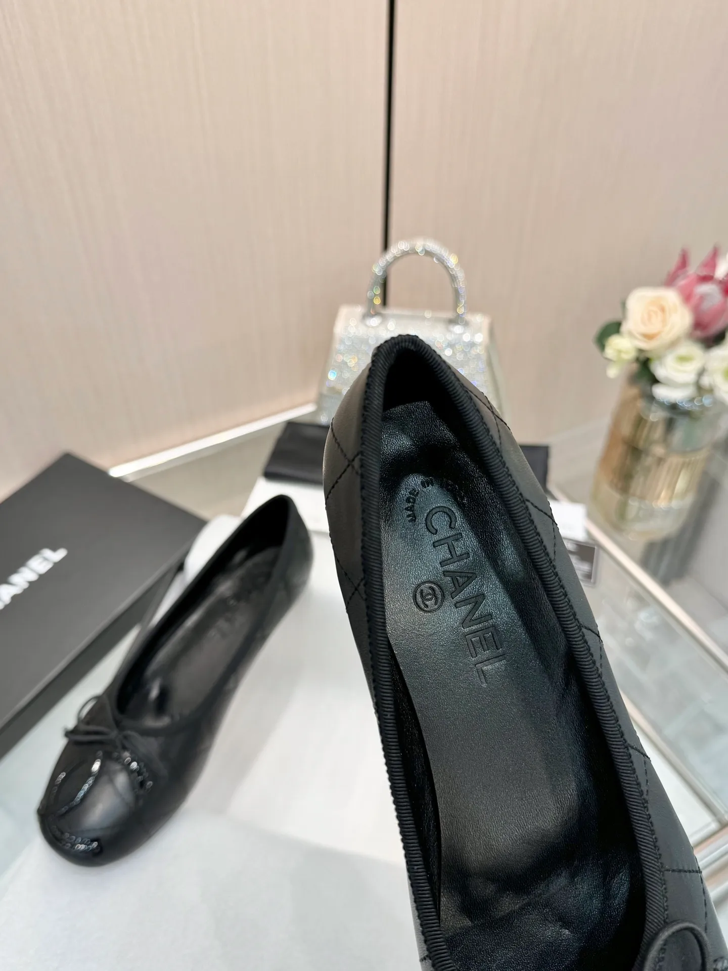 ✨Ex-factory price p500✨ Women's Shoes Women's Clothing | ²⁰²5 𝐬𝐬 🤍🤎𝐂𝐇𝐀𝐍𝐄𝐋 Chanel 26A Catwalk Style Handmade Mary Jane Women's Shoes Ballet Shoes are so amazing, the bow pattern is so cute! Even if I don’t wear flat shoes, I can’t resist the temptation! The second recommended pair of Chanel logo women's shoes has great texture and is versatile. It is made of lambskin and has an original two-color outsole. Size: 35-40 (41 can be customized and cannot be returned or exchanged)